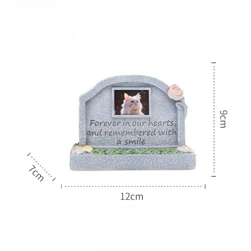 Remembrance style outdoor pet gravestone for dog or cat with heartfelt tribute design